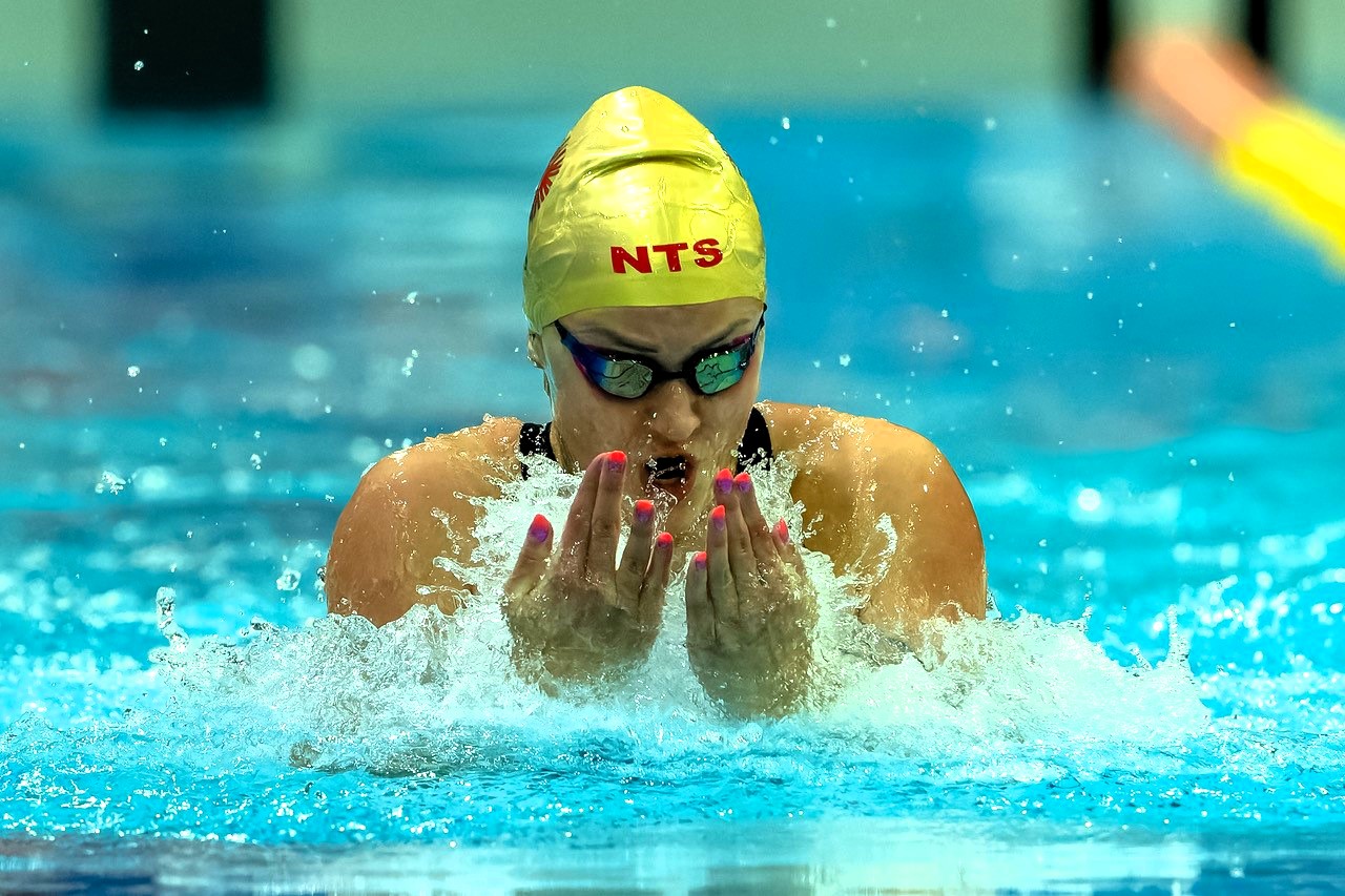 Thompson strikes twice more as Van Niekerk rediscovers form at short ...